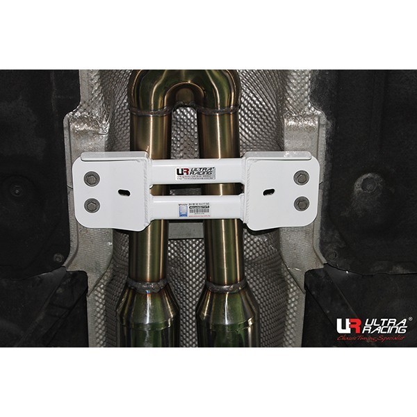 Kia Sorento 2.0D 4WD 13+ UltraRacing 4P Front Lower Brace