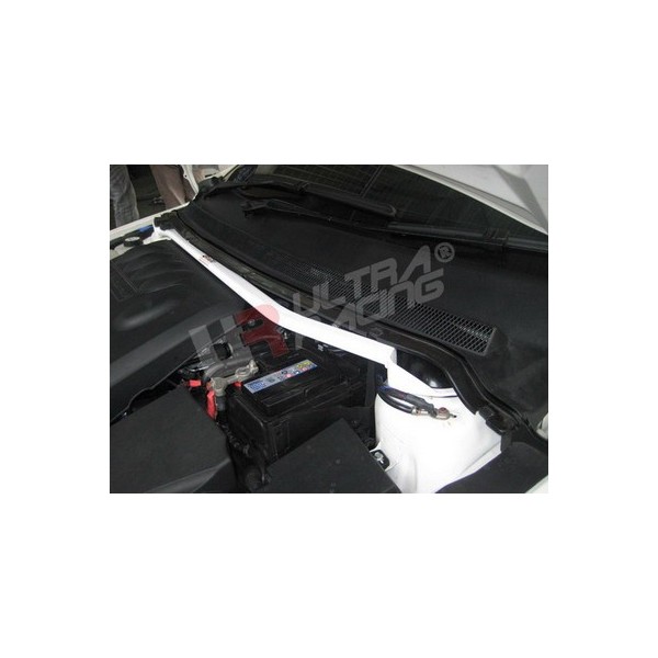 Honda Jazz/Fit/Insight 08+ UltraRacing 2-Point Floor Bar