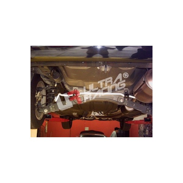 Ford Focus ST 12+ UltraRacing 3-Point Rear Lower Brace 3110