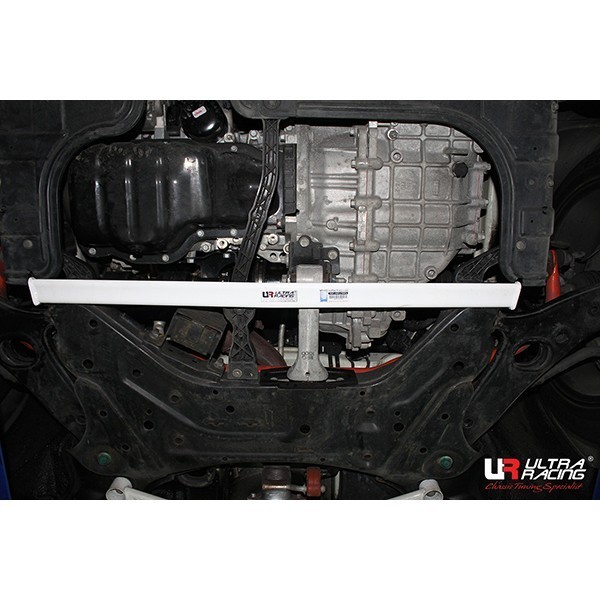 Toyota Hiace/H200 04+ UltraRacing 2x 2-Point Side Bars 558