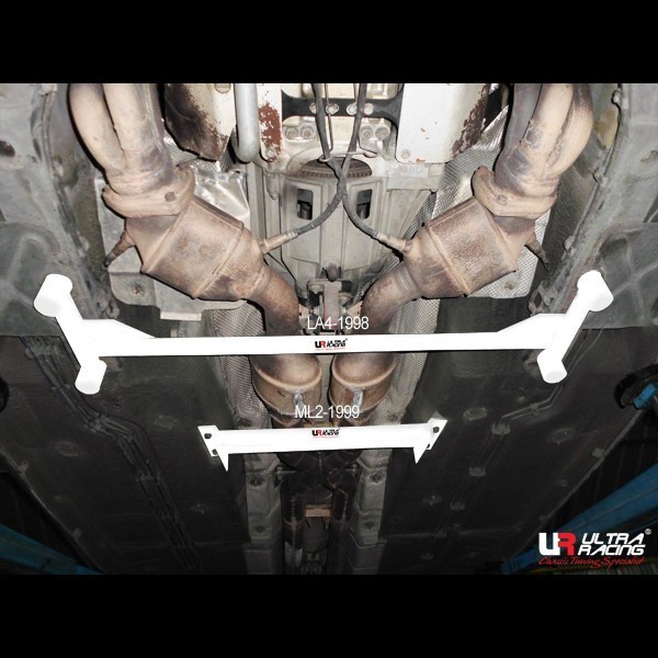 BMW 7-Series E65 735/740 UltraRacing Front Upper Strutbar