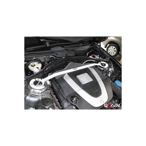 Honda Odyssey 05+ UltraRacing 2-Point Front Lower Tiebar