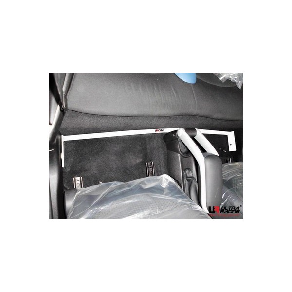 Hyundai i30 07+ UltraRacing 2-Point Rear Lower Tiebar 676