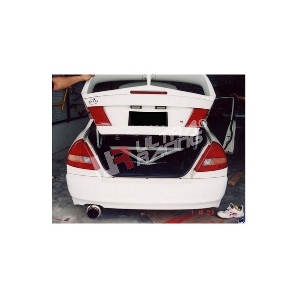 Lexus LS 430 00-06 UltraRacing 2-Point Rear Lower Tiebar